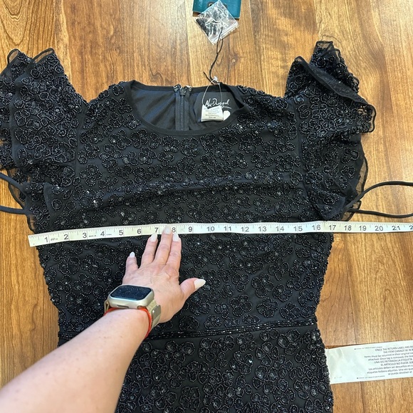 MAC DUGGAL, PETITE EMBELLISHED CAP SLEEVE GOWN. - Picture 13 of 16